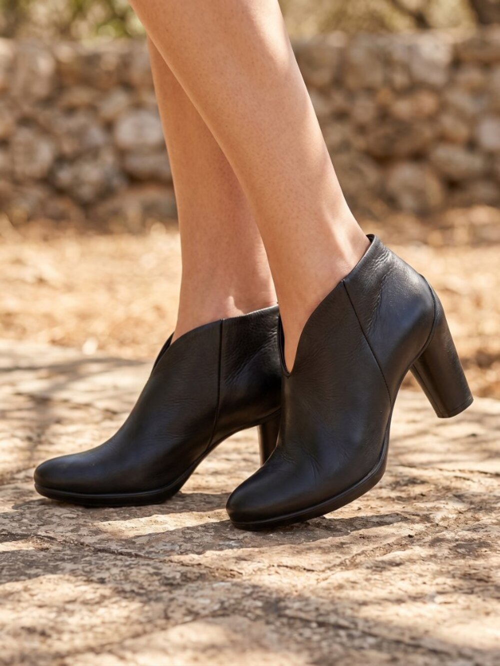 Ecco sculpted heel black ankle boots